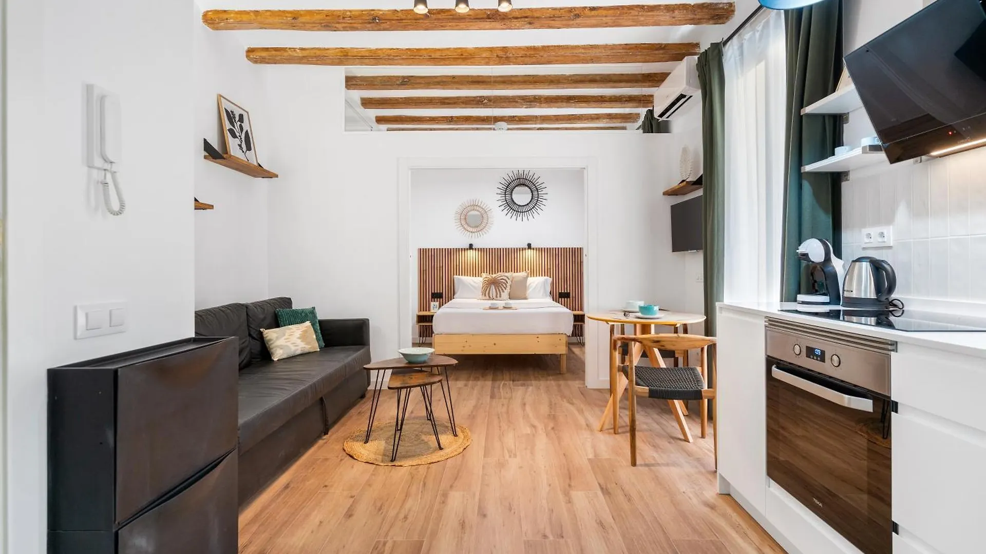 Lodging Apartments Almirall Beach 21 Barcellona 0*,  Spagna